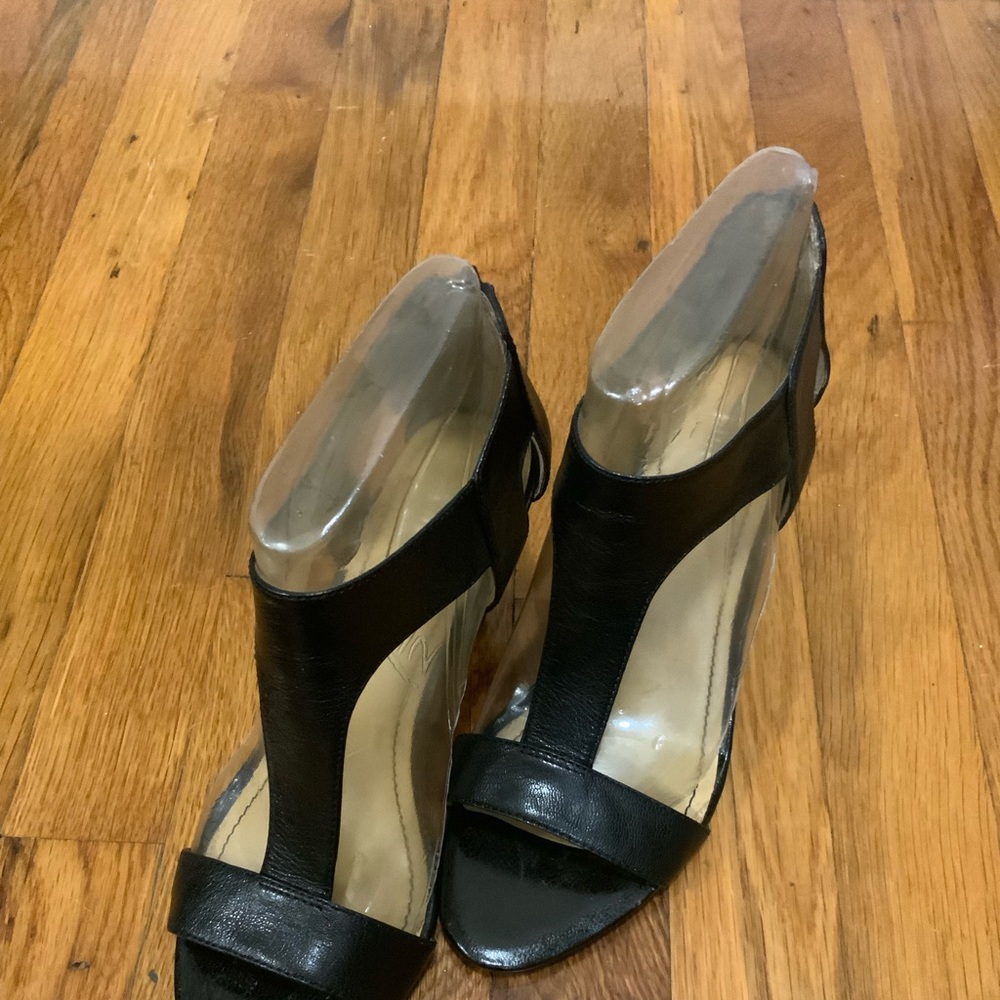 Nine West black open toe shoe